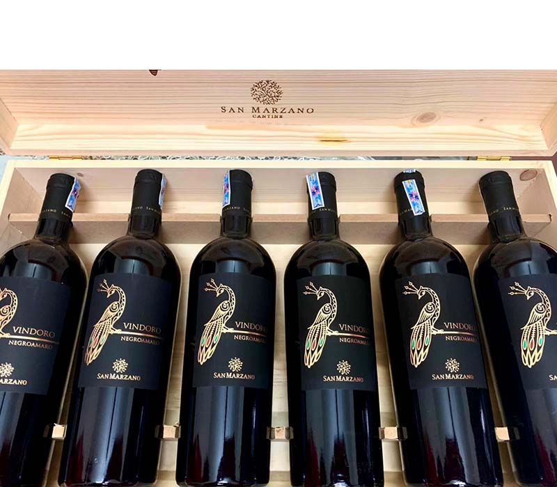 Rượu vang con Công nhập khẩu Italia